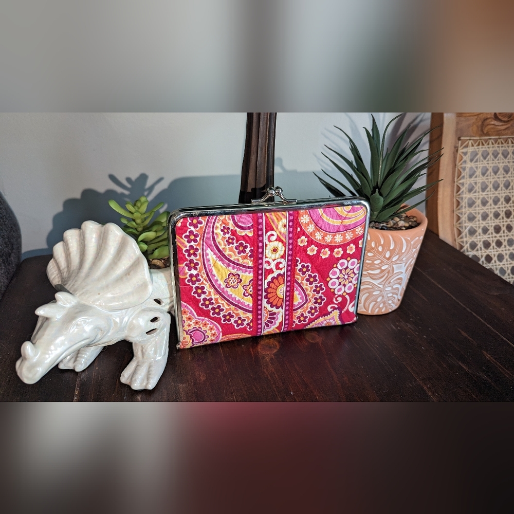 NWOT**VINTAGE- RETIRED** Vera Bradley 12 photo holder in Raspberry Fizz